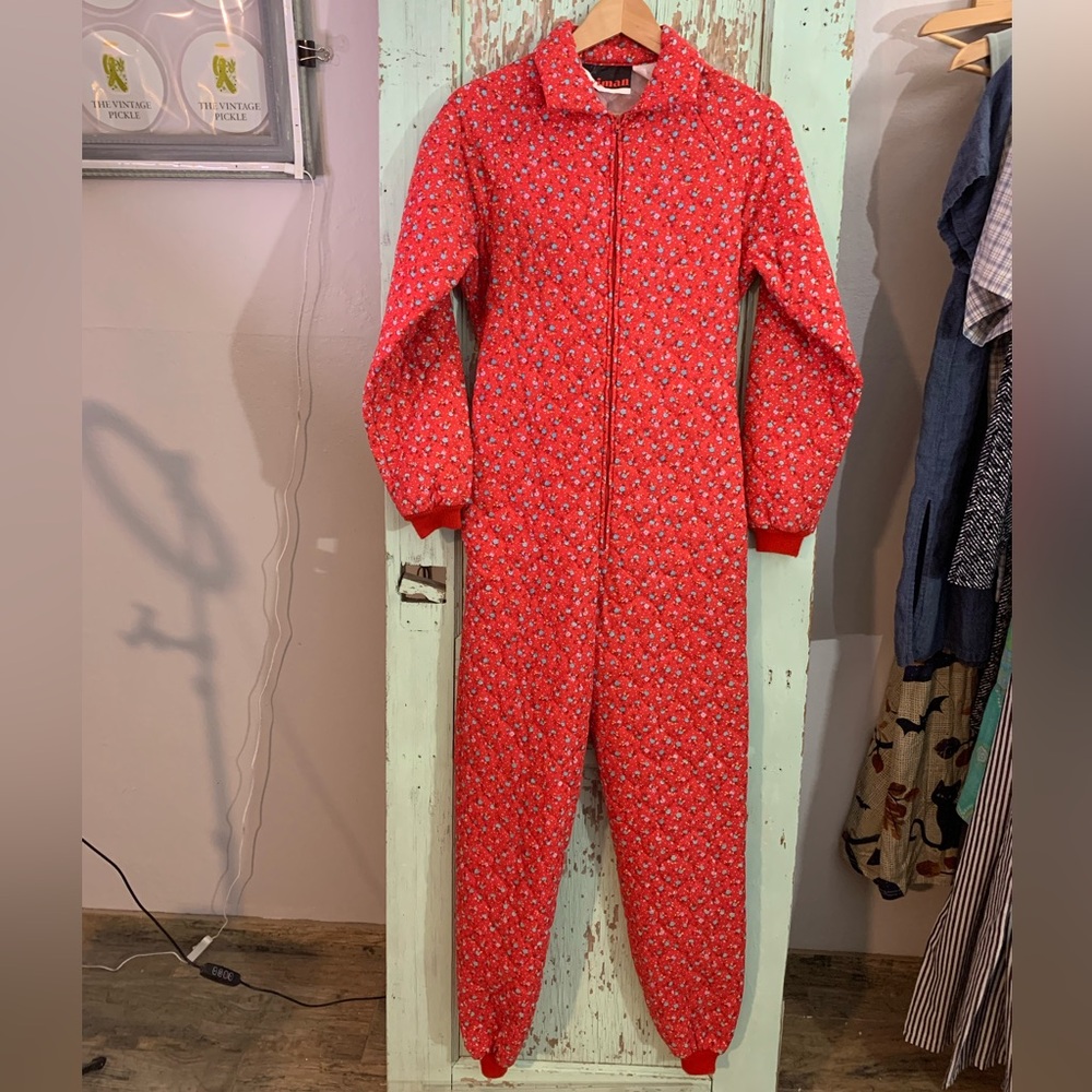 Women’s Wiman vintage red floral print quilted zip up pajama jumpsuit